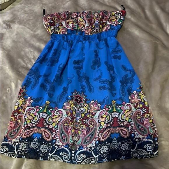 Forever 21 Dresses & Skirts - Bright patterned strapless dress.